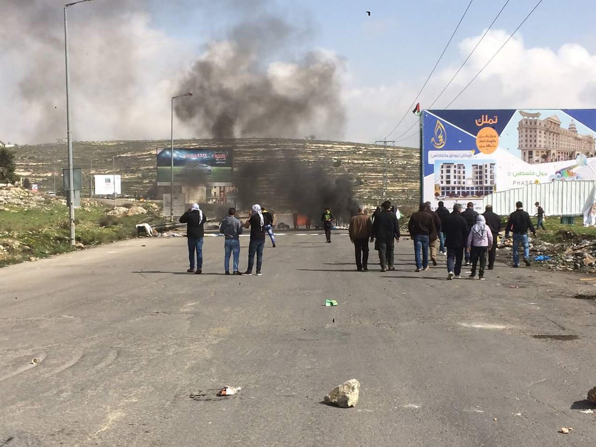 Die Zusammenstößen am nördlichen Eingang von Al-Bireh zwischen Jugendlichen und Truppen.