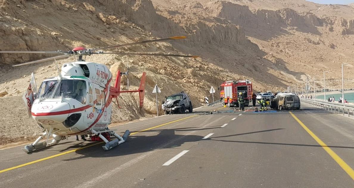 8 people killed including 6 kids after 2 cars collided heads on and caught fire, near the Dead Sea in Israel.   