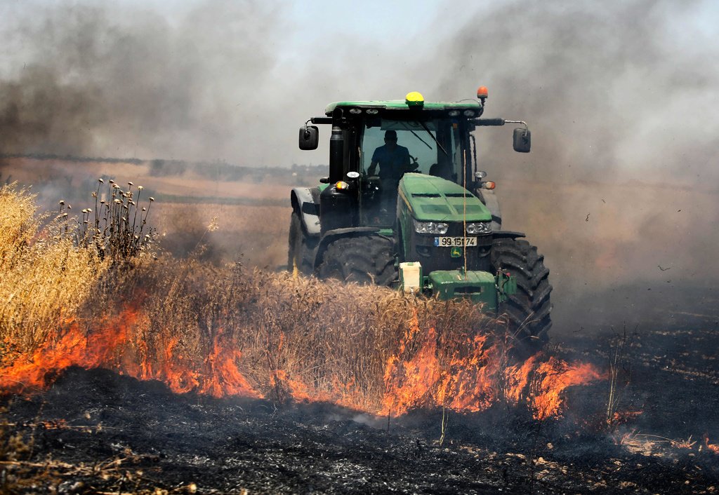 Fire broke out in fields in the Gaza envelope, caused by incendiary balloons fired from the Gaza Strip