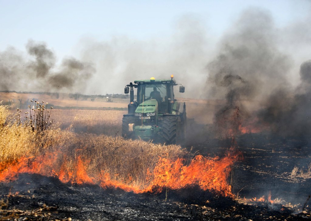 Fire broke out in fields in the Gaza envelope, caused by incendiary balloons fired from the Gaza Strip