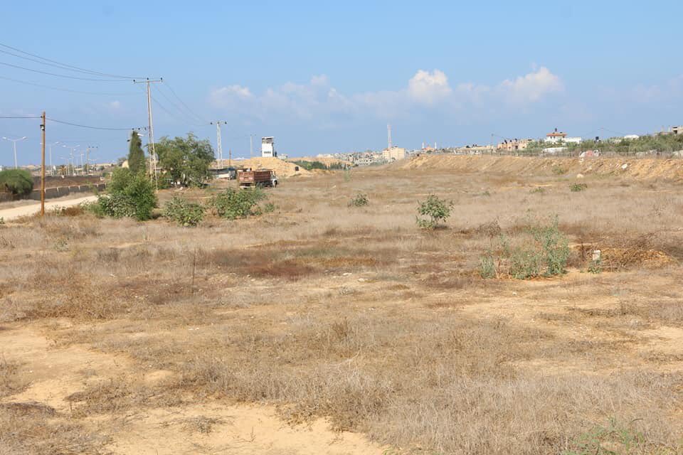 Amid the Egyptian General Intelligence request, Hamas has completely built a buffer zone with depth of 500m inside the Palestinian Rafah city along the borders with Egypt's Sinai peninsula to stop the smugglers activity & control the borderline from illegal crossing attempts