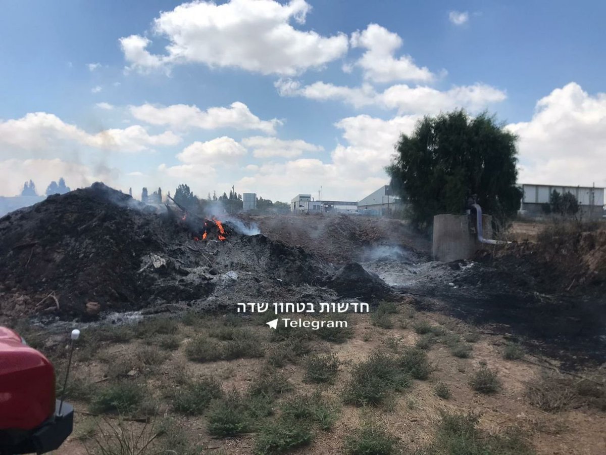 At least 9 fires from Gaza incendiary balloons in southern Israel today.  From Sha'ar Hanegev:  (Photos: חדשות בטחון שדה)