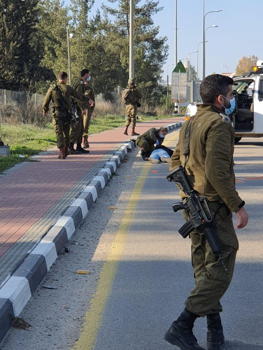 ISF shot and seriously injured a Palestinian at Gush Atziyon Junction; Reasons are unclear yet