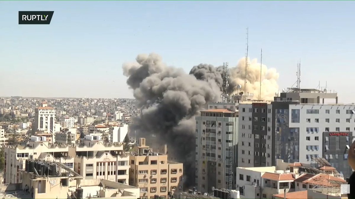 L'aviation israélienne bombarde la tour Al-Jalaa