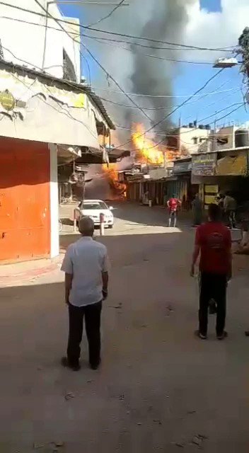 Video shows the moment of the explosion in Gaza City, apparently caused by a gas cylinder fire. 1 dead, 10 wounded according to reports