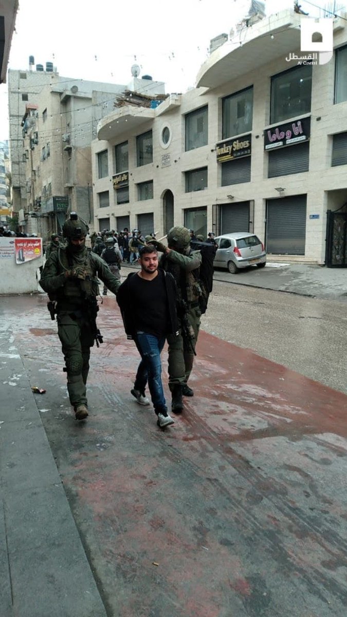 The moment forces arrested the daughter of the martyr Fadi Abu Shkhaydam, his brother and nephew from Shuafat camp in the city of Jerusalem