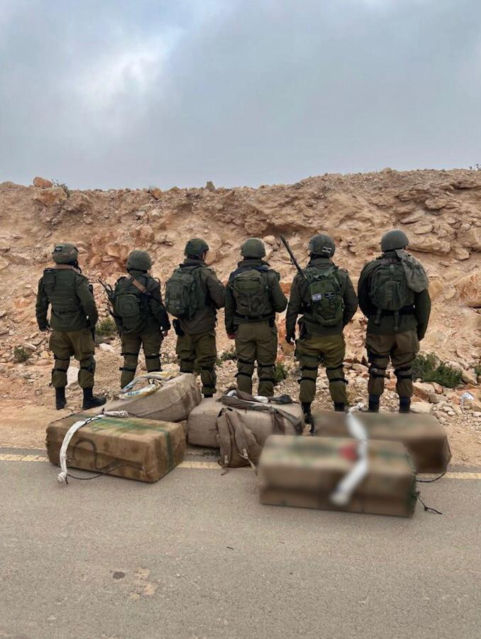 Israeli army says troops foiled a drug smuggling attempt along the Egypt border this morning. 200kg of an unnamed drug, with an estimated value of NIS 4 million was seized, the military says