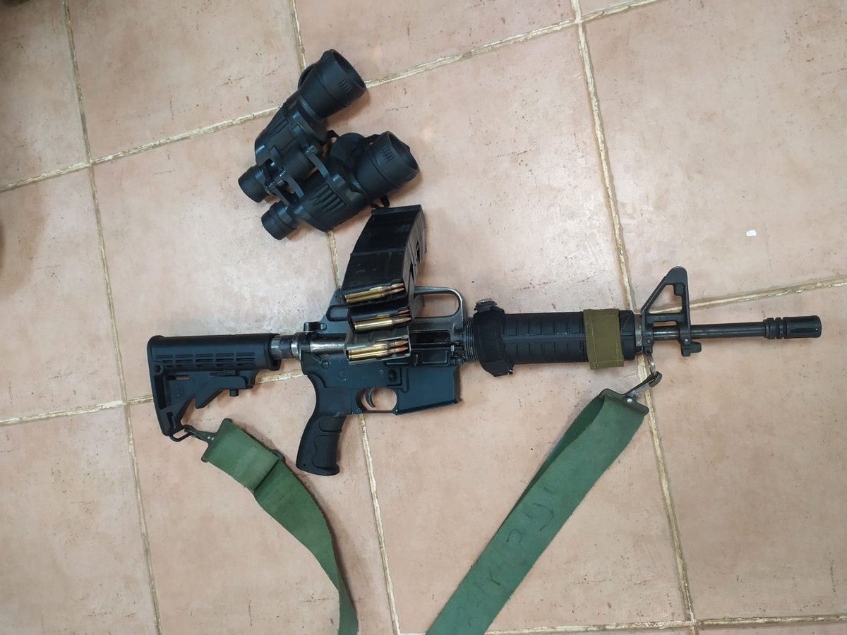 Police say undercover Border Police troops arrested a terror operative in the Palestinian village of Kafr Qud near Jenin earlier today. A rifle, three loaded magazines, and military binoculars were seized