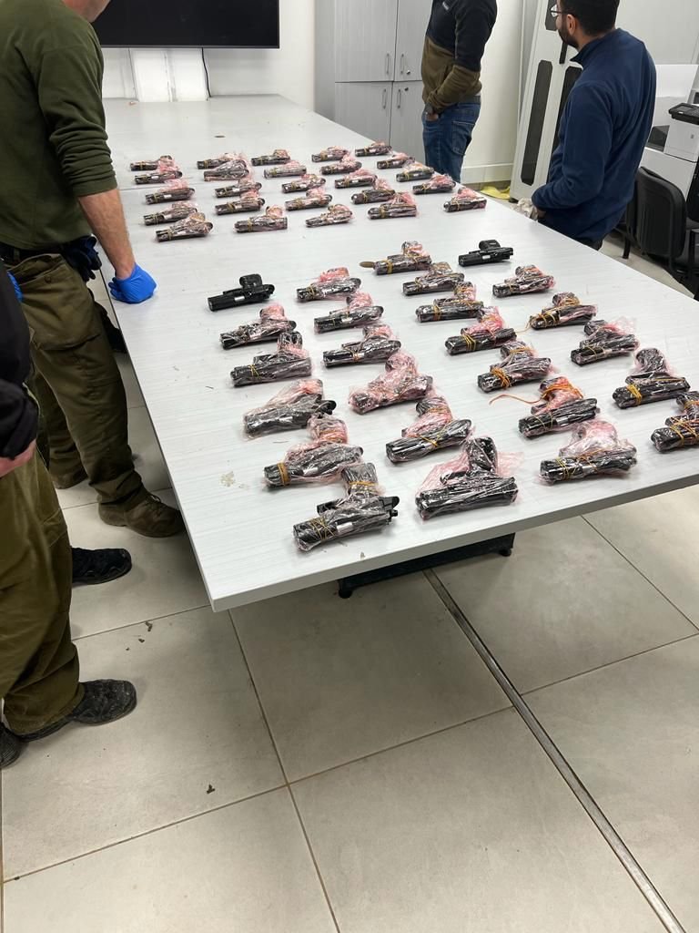 Israeli army and police say troops foiled a weapons smuggling attempt on the Jordan border. 50 pistols seized