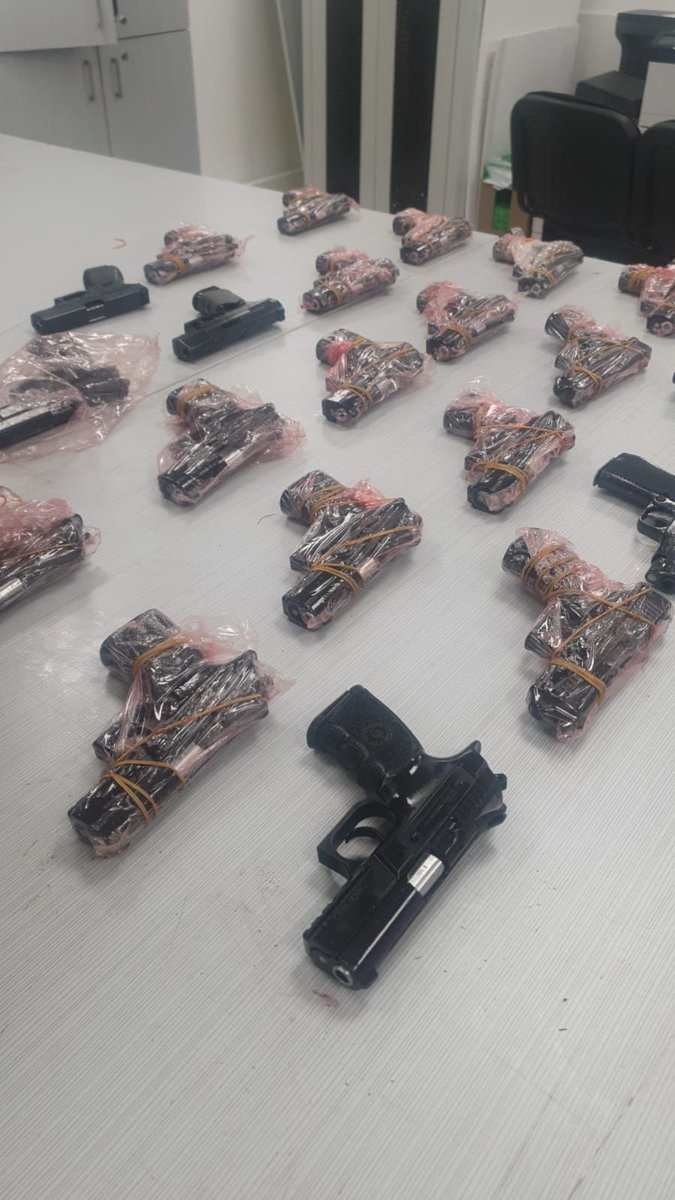 Israeli army and police say troops foiled a weapons smuggling attempt on the Jordan border. 50 pistols seized