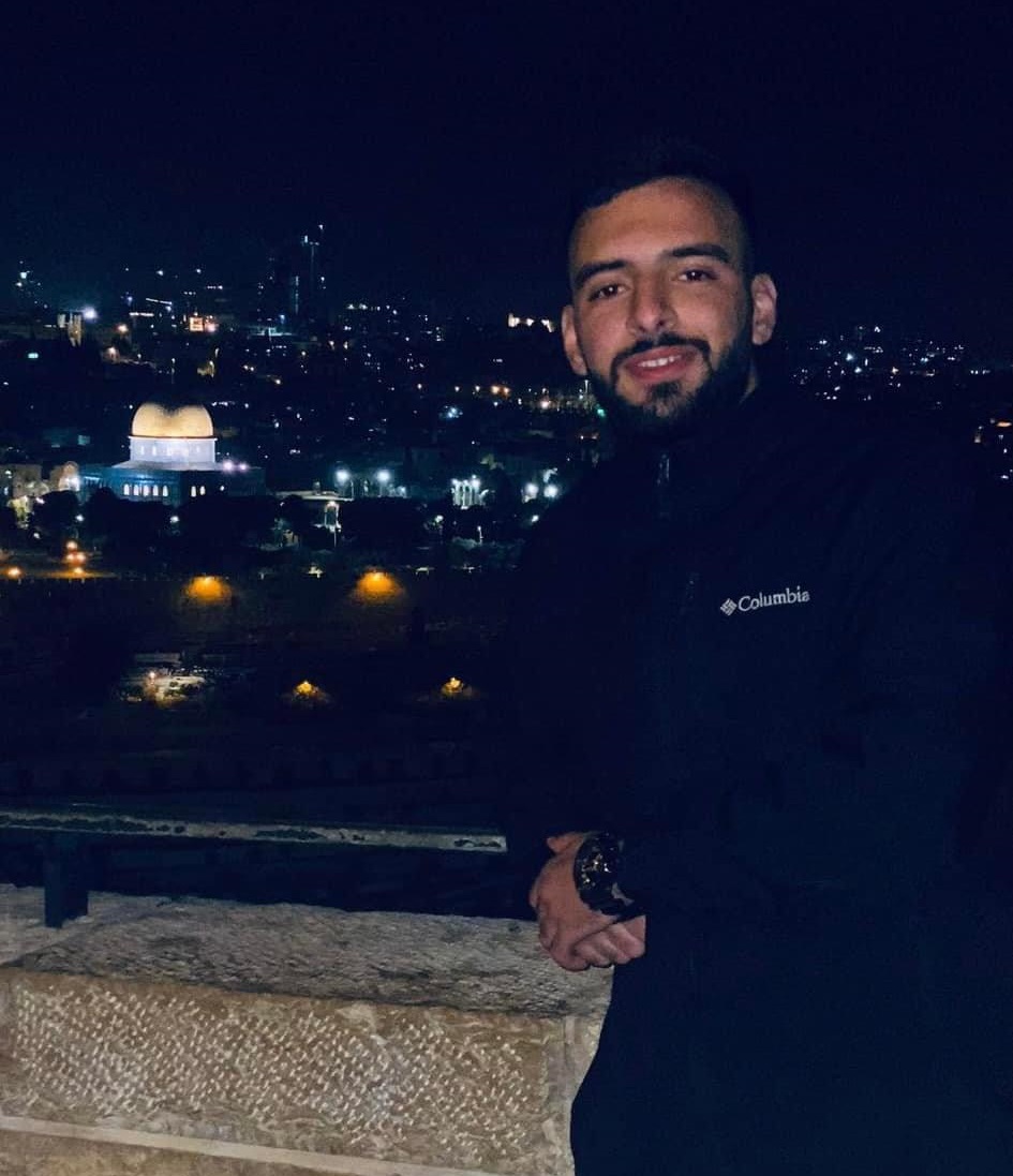 Israeli forces stormed the house of the Jerusalemite Nu'man Wazouz in the Bab Hutta area of the Old City  of East Jerusalem, and threatened his relatives, saying he must hand himself over to Police within an hour,  when they were unable to find him at his home