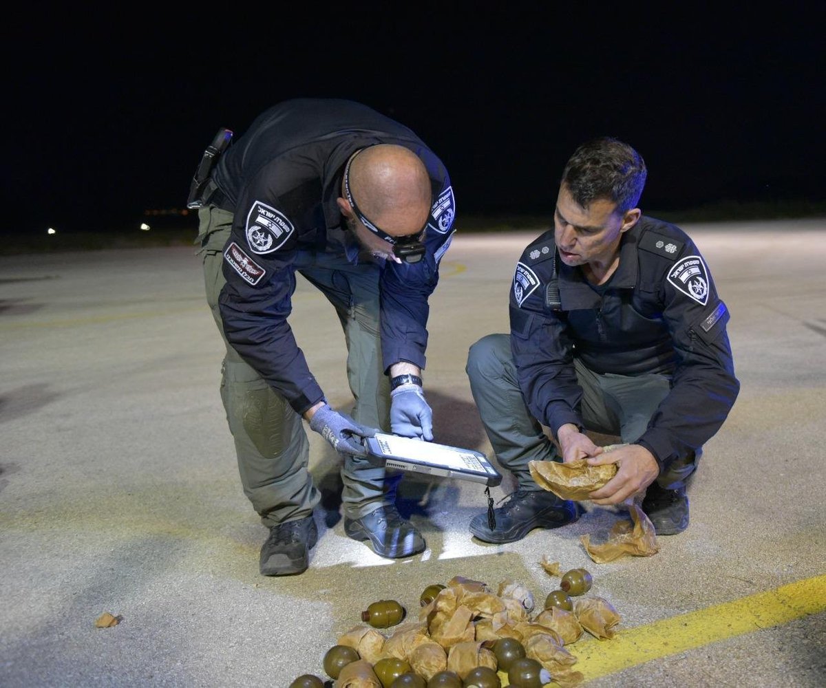 Police and Israeli army foiled an attempt to smuggle 100 grenades and two weapons into Israel from Lebanon last night. No arrests made