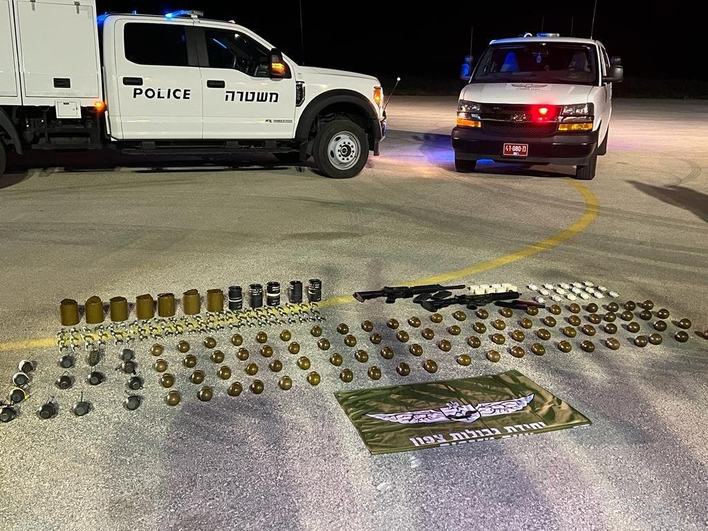 Police and Israeli army foiled an attempt to smuggle 100 grenades and two weapons into Israel from Lebanon last night. No arrests made