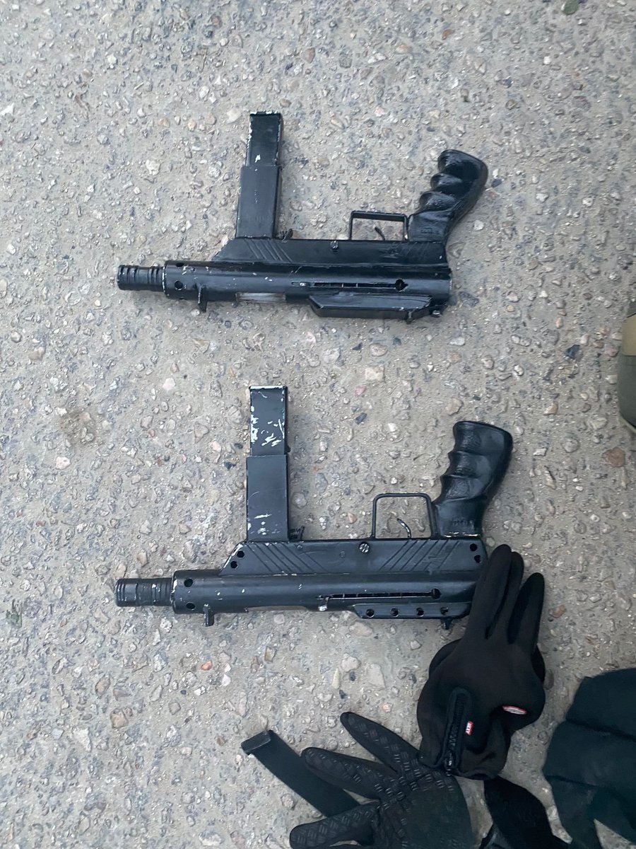 Photo of the guns used in the attack near Ariel, according to Police