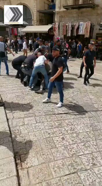 Video showing ISF undercover elements arresting a Palestinian at Jaffa Gate