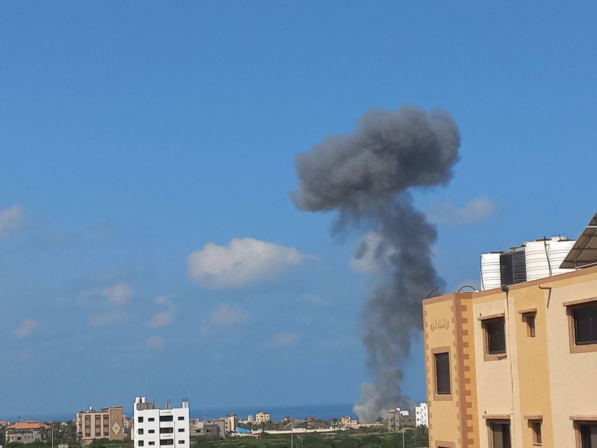 A picture of the Israeli raid on a site of Hamas west of Gaza