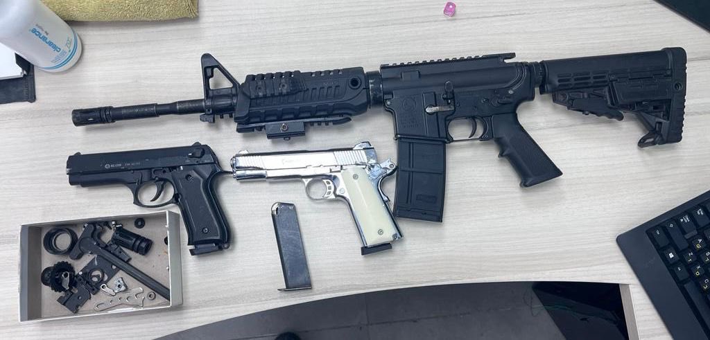 In the village of Al-Obeidiya (Bethlehem), the forces confiscated two pistols, an M16, and ammunition. In Bir Nabala and in Al-Dhahiriya, two wanted persons were arrested, and in Aqbat Jabr, two other wanted persons were arrested.