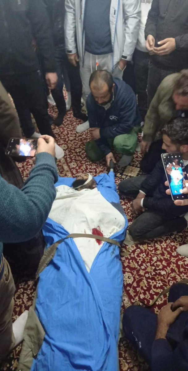 The body of the martyr Sameh Aqtash, who was shot dead as a result of the attack by forces and settlers on the village of Za'tara, south of Nablus.
