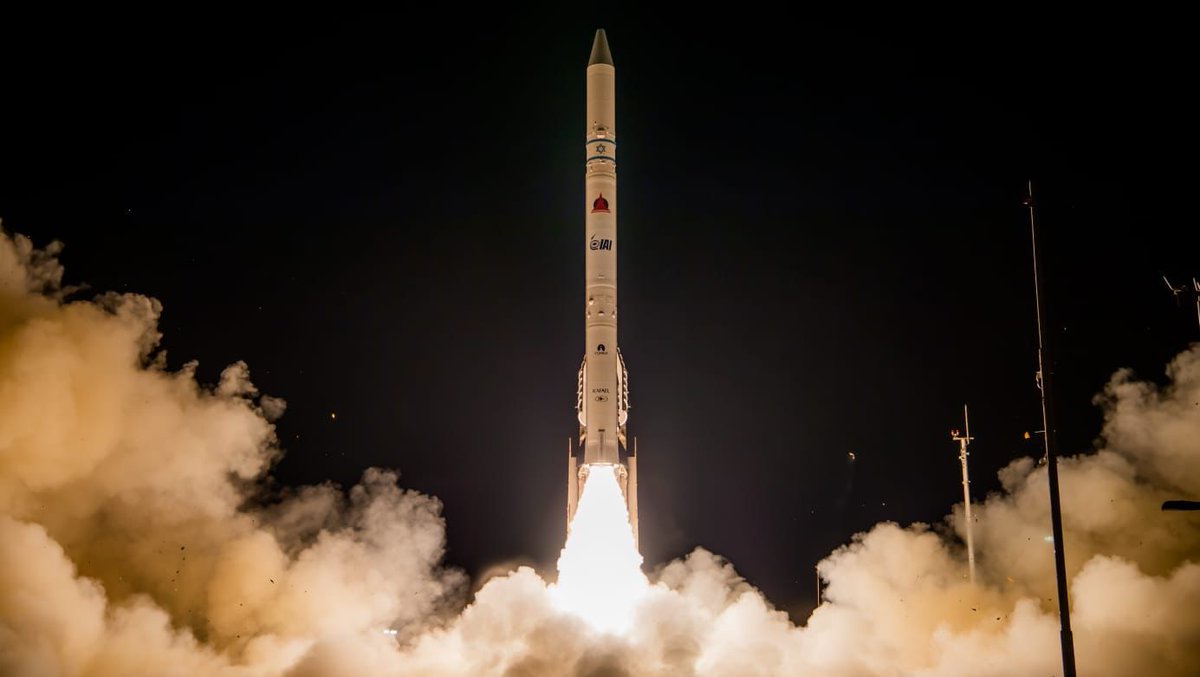 The Defense Ministry and IAI successfully launched the Ofek 13 spy satellite into space early this morning