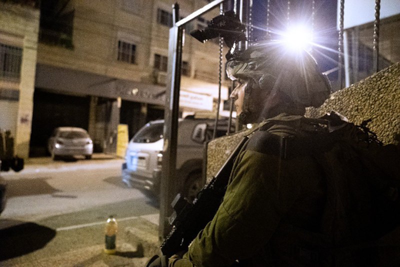 Israeli army says a soldier is lightly hurt during a shootout with Palestinian gunmen in the Nur Shams refugee camp. 15 wanted Palestinians detained in overnight raids across the West Bank.