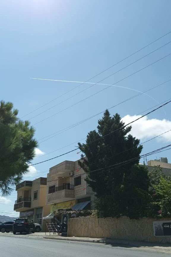 وسائل إعلام لبنانية:دوي الانفجارات في المناطق الحدودية جنوب_لبنان، ناتج عن خرق الطائرات الإسرائيلية الحربية لحاجز الصوت