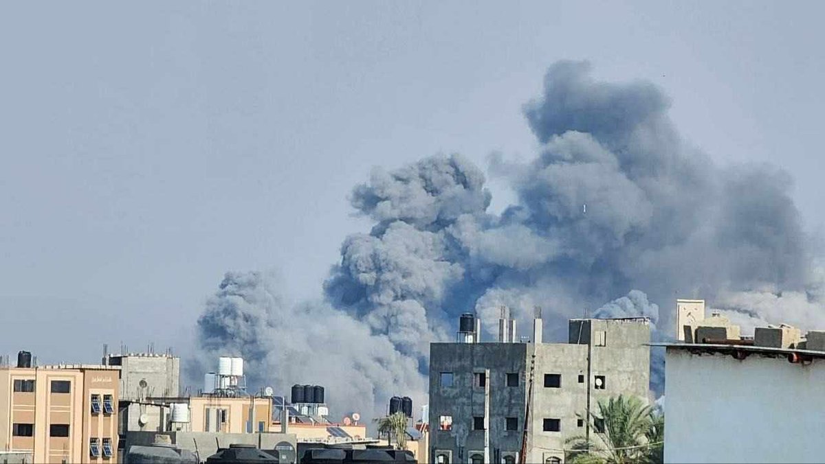 Airplanes launched a series of violent raids on the town of Beit Hanoun in the northern Gaza Strip