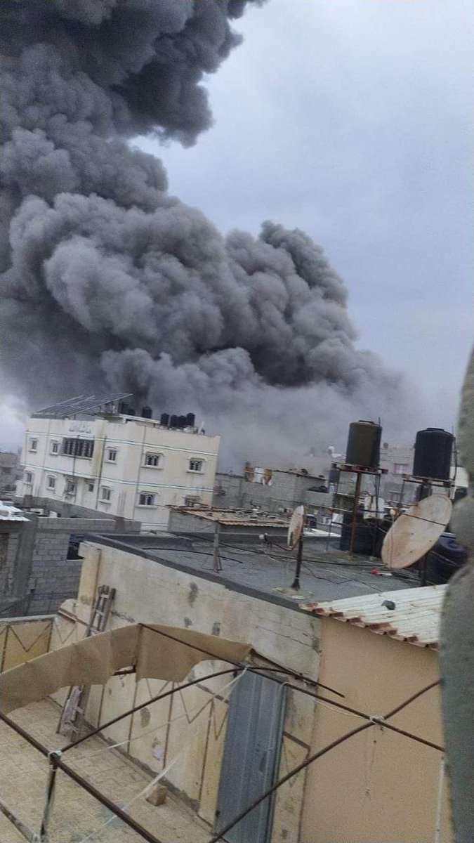 تغطية صحفية: طائرات  تستهدف المسجد الغربي في مخيم الشاطئ غرب مدينة غزة وتدمره بشكل كامل