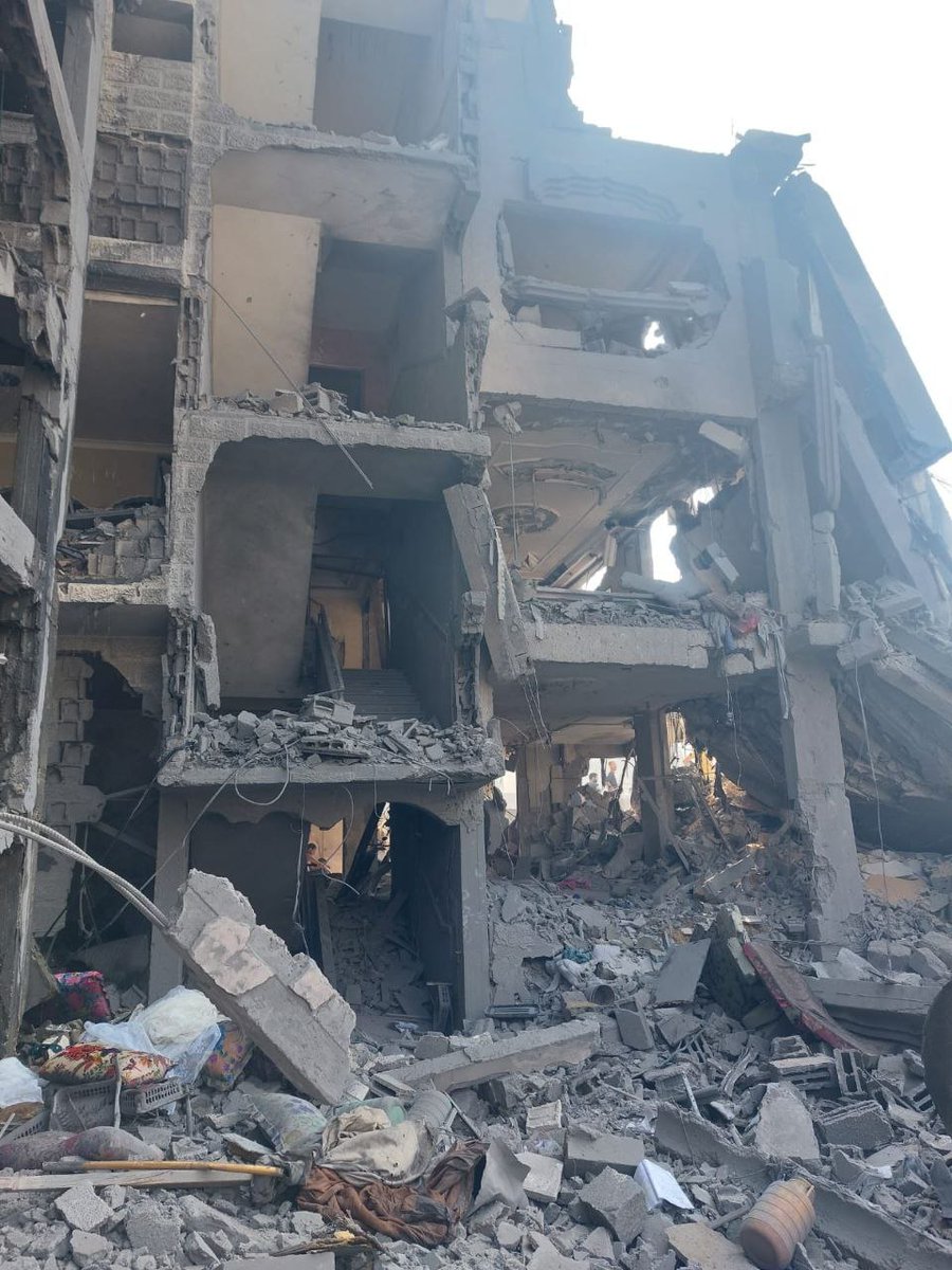 The death of Palestinians, many wounded, and massive destruction, following the destruction of a residential neighborhood in the Al-Faluga area in Jabalia Camp.