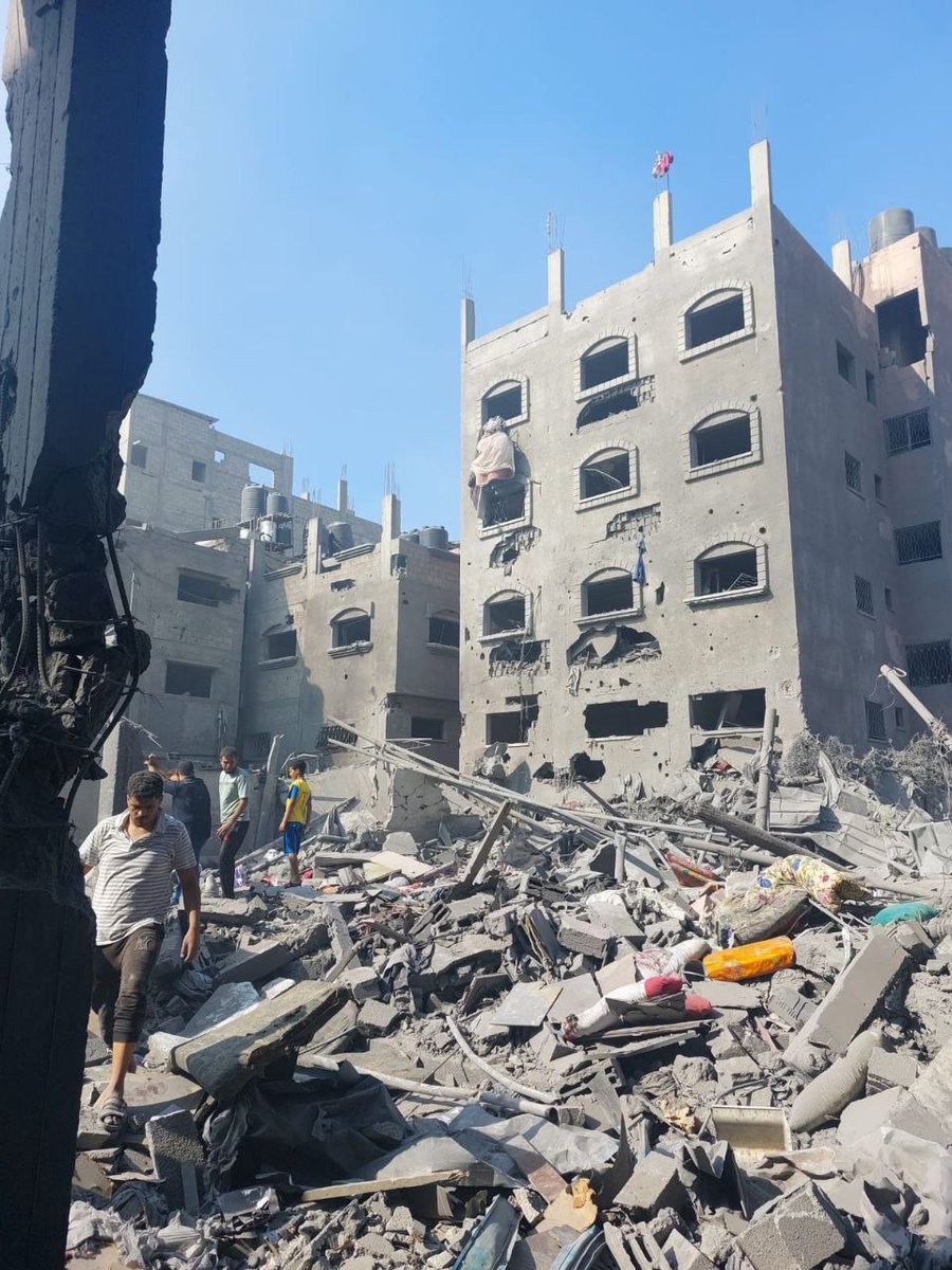 The death of Palestinians, many wounded, and massive destruction, following the destruction of a residential neighborhood in the Al-Faluga area in Jabalia Camp.