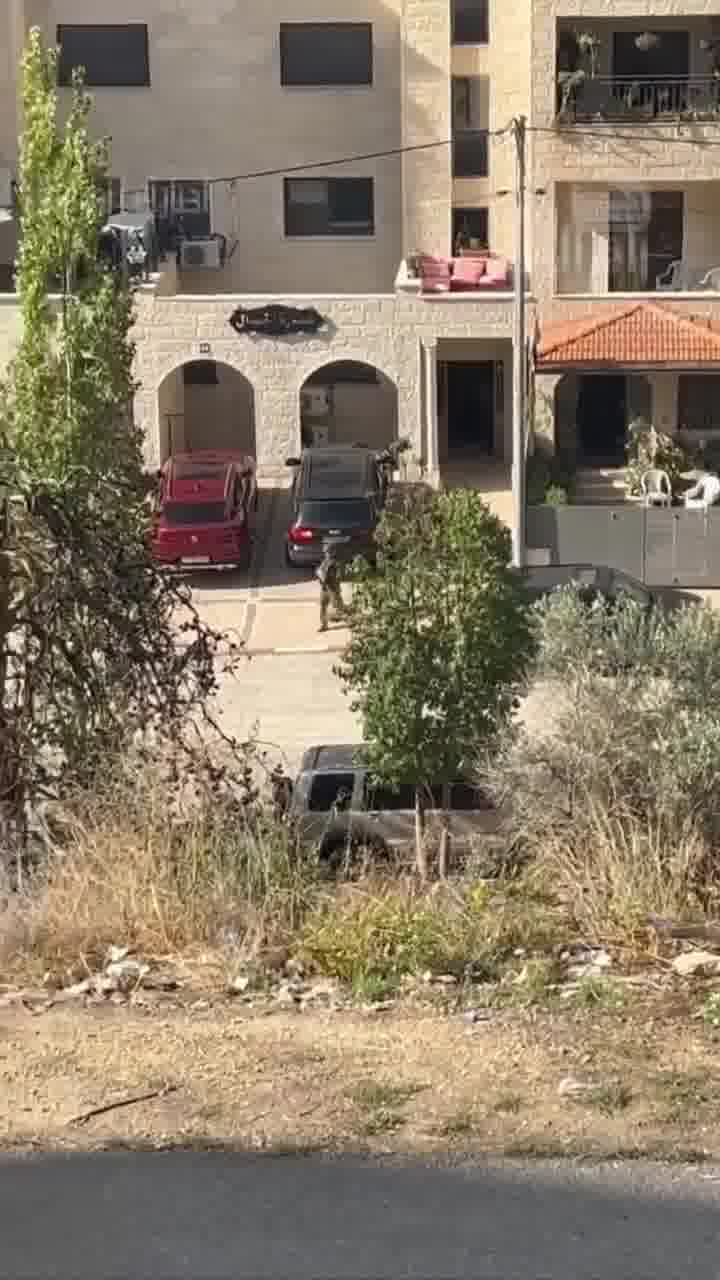 Israeli special forces are deployed in the Batn al-Hawa neighborhood in Ramallah