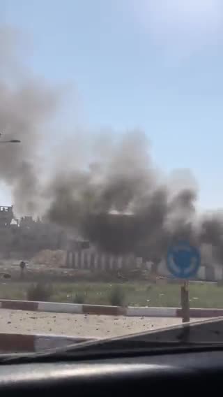 فيديو   من استهداف غارات  لشارع الرشيد في غزة اليوم.فيديو