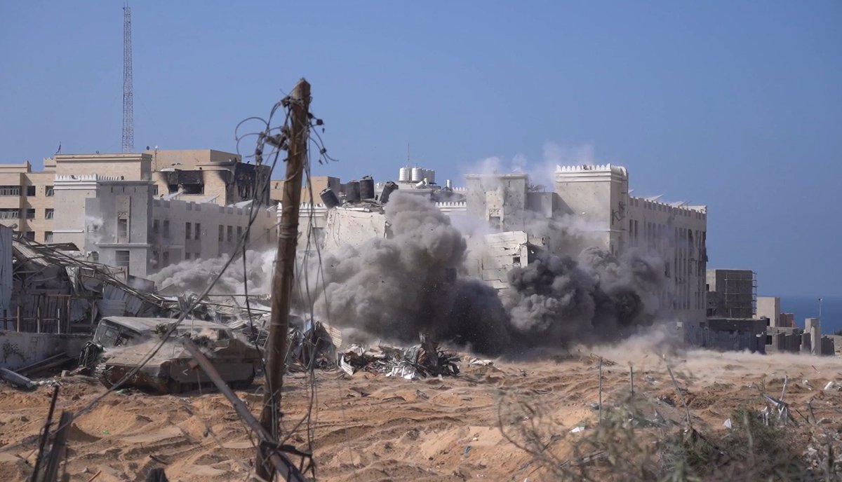 Israeli army demolishing building next to the Sheikh Hamad Hospital in Gaza