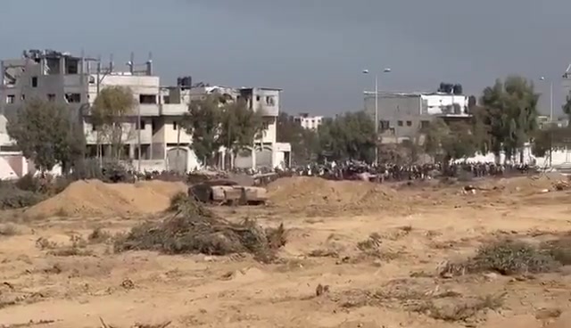 Civilians pass through the evacuation corridor the Israeli army opened for civilians in northern Gaza to move southwards