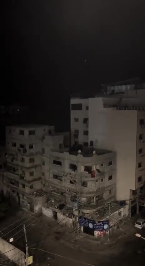استمرار سماع أصوات اشتباكات عنيفة في أنحاء مدينة غزة في المناطق المحيطة بمستشفى الشفاء