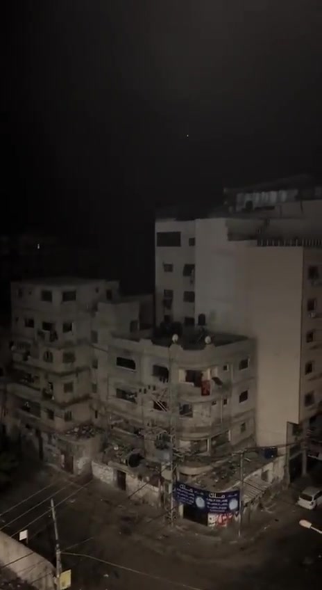 W całym mieście Gaza, w okolicach szpitala Al-Shifa, nadal słychać ciężkie starcia