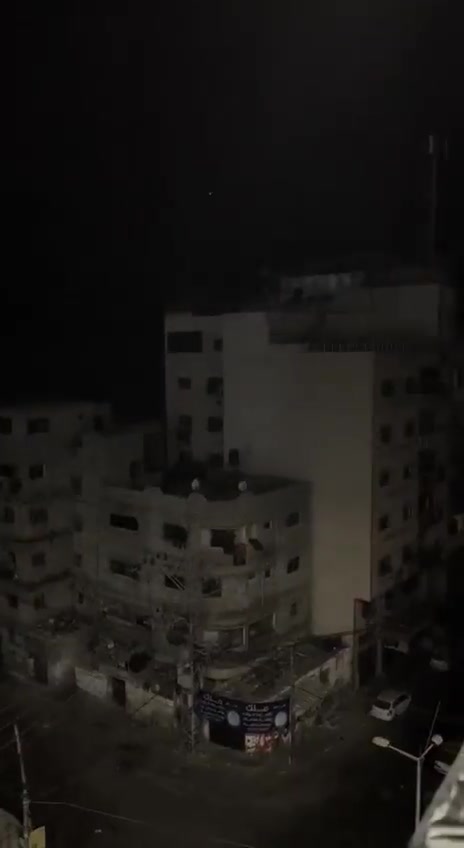 V meste Gaza v oblastiach okolo nemocnice Al-Shifa sú naďalej počuť ťažké zrážky