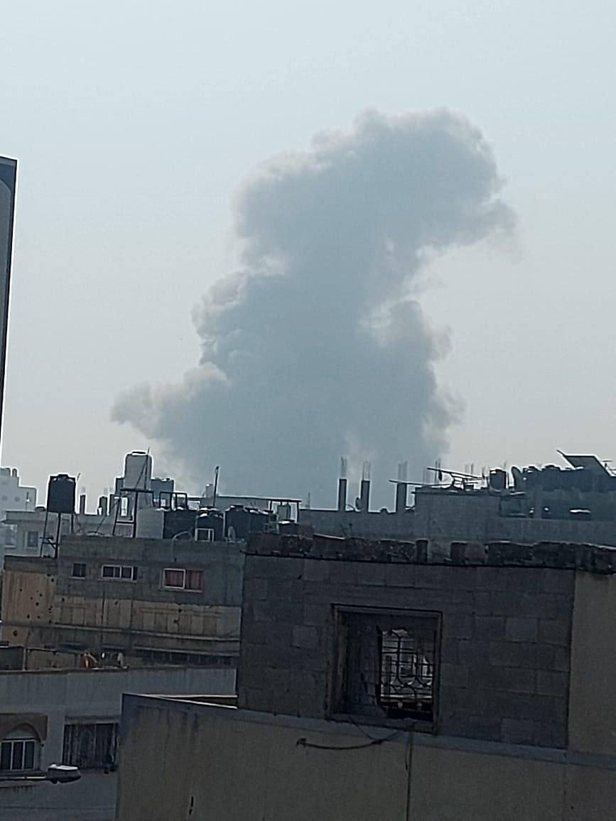 Ongoing Israeli bombing of the Al-Zaytoun neighborhood, east of Gaza