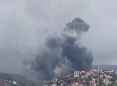 الغارات الجوية التي نفذها الطيران الإسرائيلي المعادي على أطراف بلدة كونين في جنوب لبنان