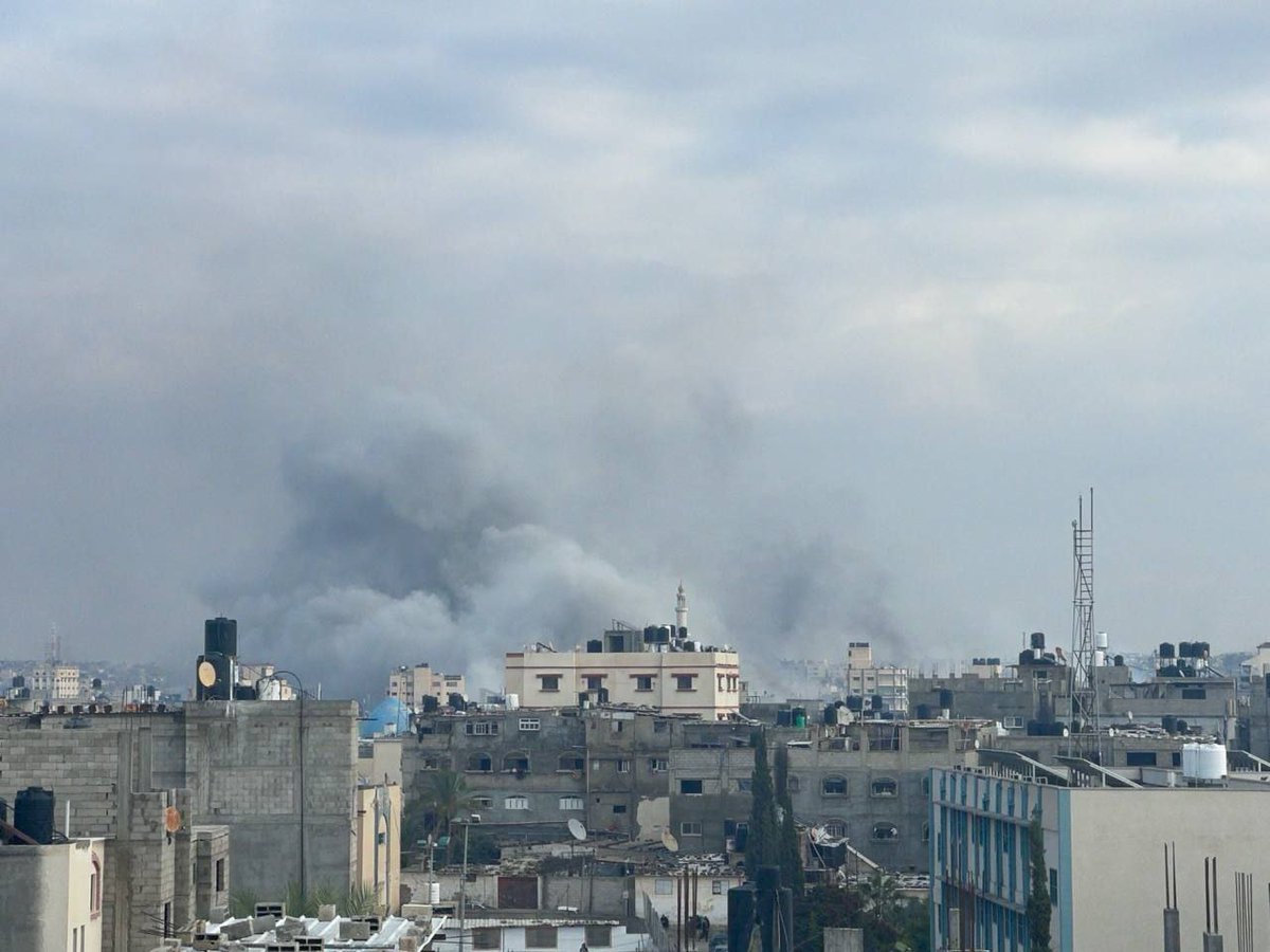 Airplanes target the vicinity of the Al-Balad area in central Khan Yunis, south of the Gaza Strip
