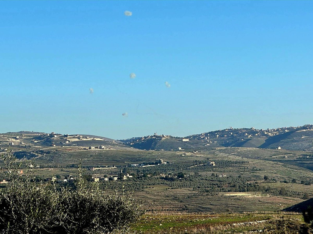 محاولات اعتراضية للقبة الحديدية  ال لوابل من الصواريخ التي أطلقت من لبنان اتجاه الأراضي  في القطاع الشرقي