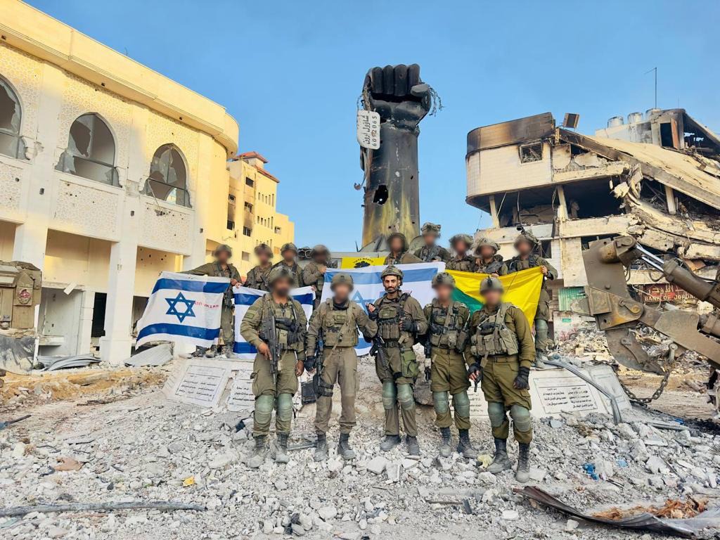 Israeli army forces have reached Palestine Square in the Shejaiya neighborhood of Gaza City. Troops destroyed the Hamas monument there, which celebrated an ATGM attack on an Israeli APC that left 6 soldiers dead, including Oron Shaul