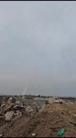 Another clip shows the large rocket barrage from central Gaza at Tel Aviv