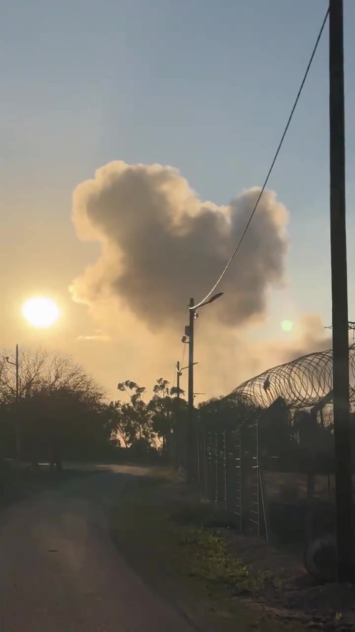 Israeli airstrikes target the outskirts of Khan Younis