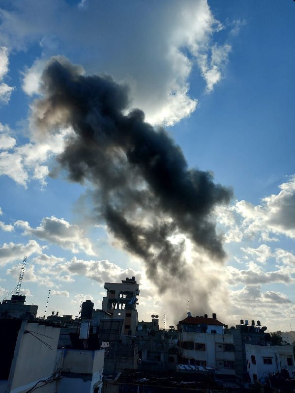 طائرات  تقصف صالة اللوتس في شارع 8 بحي الزيتون بمدينة غزة