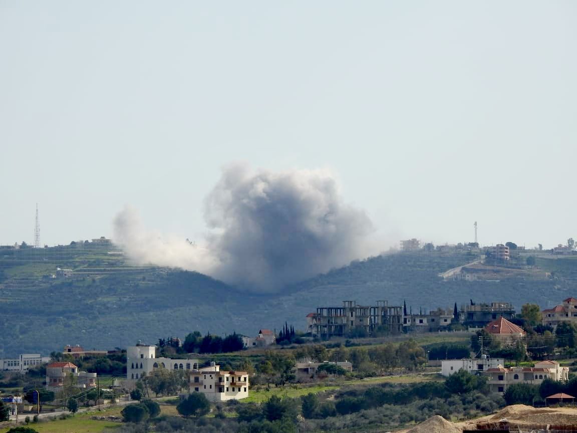 New air strikes carried out by Israeli warplanes targeted the town of Marwahin and another on the outskirts of the town of Taybeh towards the town of Qantara.
