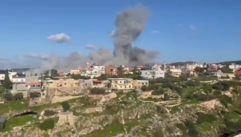 Israeli army air strikes in Naqoura