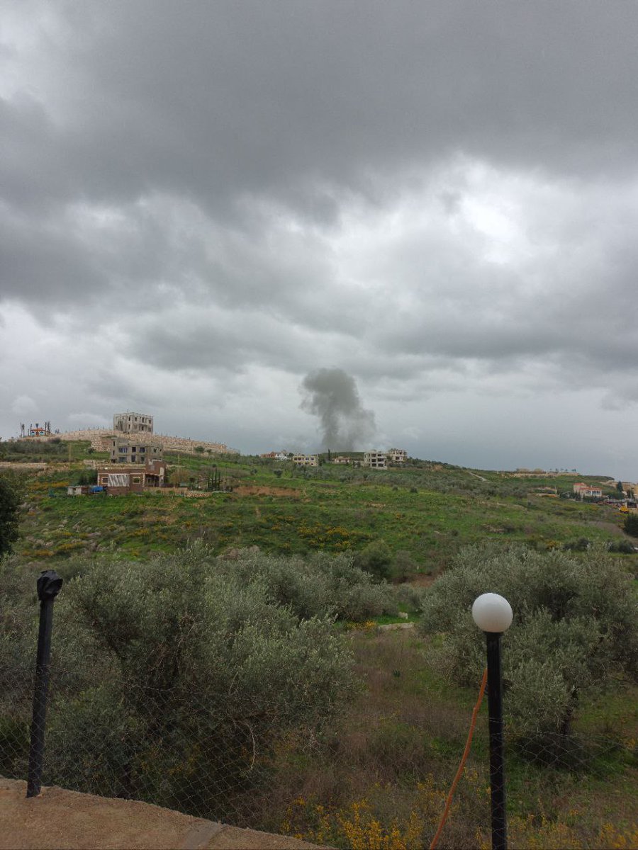 طائرات  تشن غارة في محيط بلدة جبشيت قضاء النبطية، جنوب لبنان