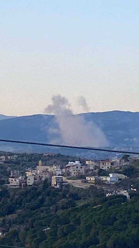 Israeli army air strikes in Halta and Hasbaya