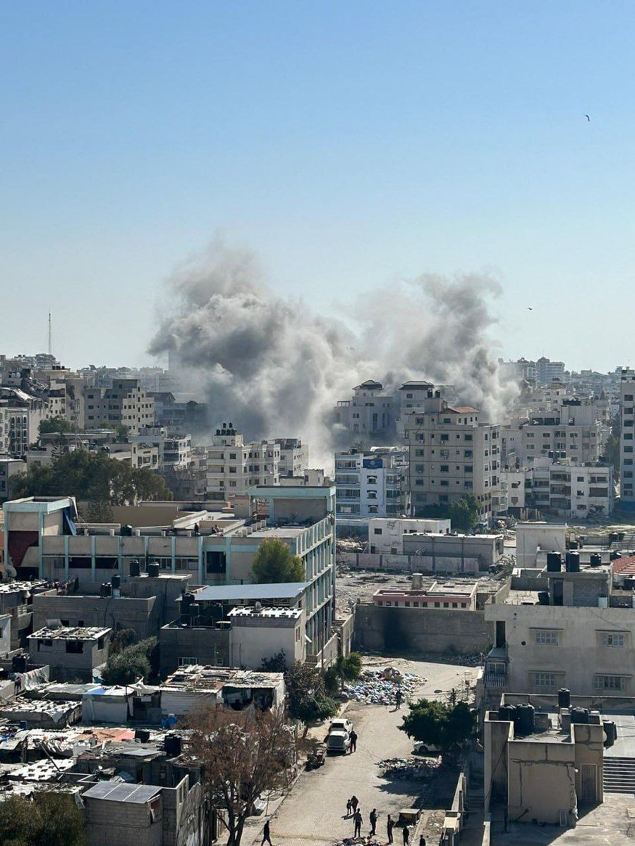 Airplanes launched raids on the vicinity of the telecommunications company west of Gaza a short while ago