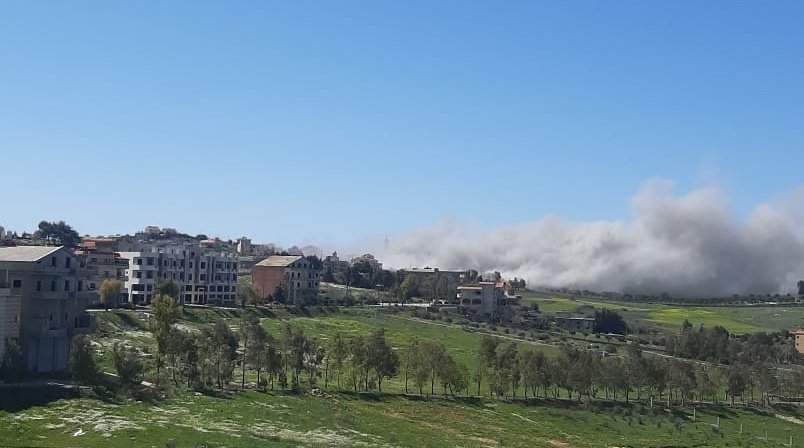 Israeli warplanes carried out an air strike targeting a house in the city of Bint Jbeil, opposite the Al-Tiri junction.